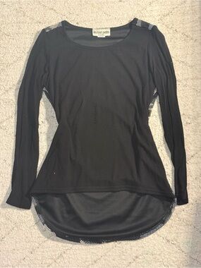 Vintage Black Long-Sleeve Scoop Hem Top